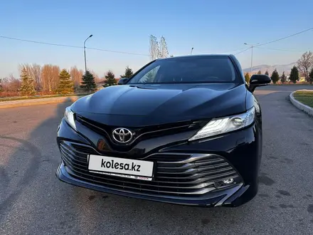 Toyota Camry 2018 года за 13 900 000 тг. в Тараз