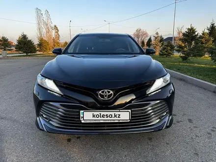 Toyota Camry 2018 года за 13 900 000 тг. в Тараз – фото 2