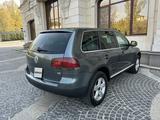 Volkswagen Touareg 2004 года за 4 500 000 тг. в Алматы – фото 2