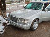 Mercedes-Benz E 220 1994 годаүшін2 000 000 тг. в Шымкент