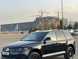 Volkswagen Touareg 2007 года за 6 300 000 тг. в Алматы – фото 2