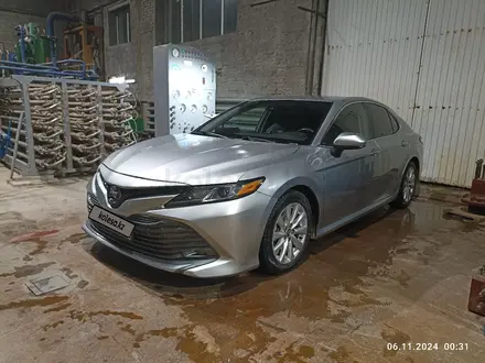 Toyota Camry 2020 года за 9 500 000 тг. в Уральск – фото 3