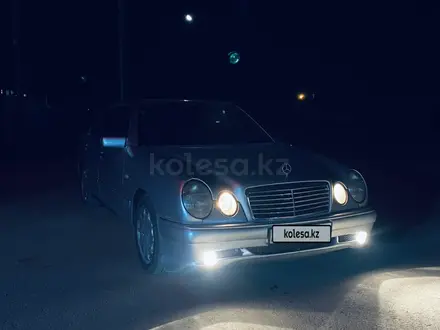 Mercedes-Benz E 280 1997 годаүшін2 700 000 тг. в Актау – фото 5