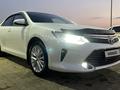 Toyota Camry 2017 года за 12 500 000 тг. в Актобе – фото 5