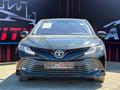 Toyota Camry 2018 годаfor14 600 000 тг. в Атырау – фото 2