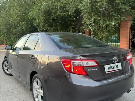 Toyota Camry 2014 года за 5 400 000 тг. в Актобе – фото 4