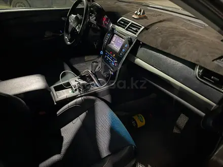 Toyota Camry 2015 года за 5 400 000 тг. в Жанаозен – фото 9