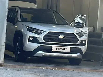 Toyota RAV4 2024 года за 14 500 000 тг. в Актобе