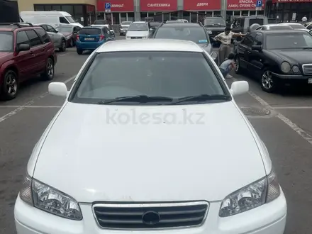Toyota Camry 2000 года за 3 300 000 тг. в Алматы