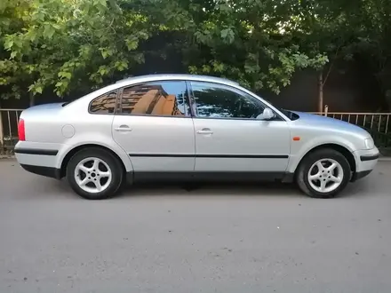 Volkswagen Passat 1997 года за 1 800 000 тг. в Уральск – фото 3