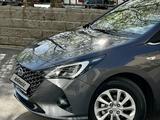 Hyundai Accent 2021 года за 8 553 928 тг. в Шымкент – фото 2