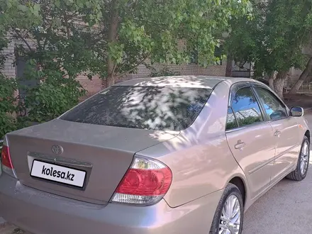 Toyota Camry 2005 года за 5 100 000 тг. в Актобе – фото 9