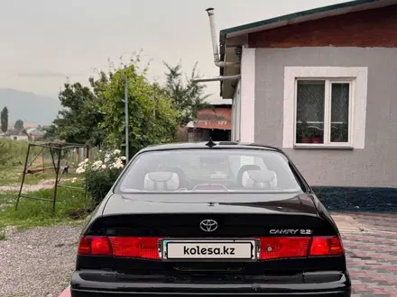Toyota Camry 2000 года за 3 000 000 тг. в Алматы – фото 6