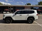 Toyota Land Cruiser 2022 года за 53 000 000 тг. в Караганда – фото 4