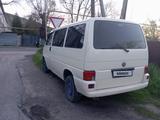 Volkswagen Caravelle 1999 года за 3 300 000 тг. в Есик – фото 2