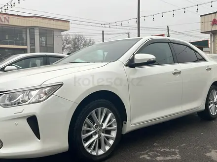 Toyota Camry 2015 года за 14 400 000 тг. в Шымкент – фото 2