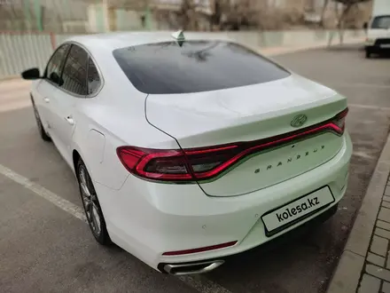 Hyundai Grandeur 2018 года за 11 350 000 тг. в Алматы – фото 12