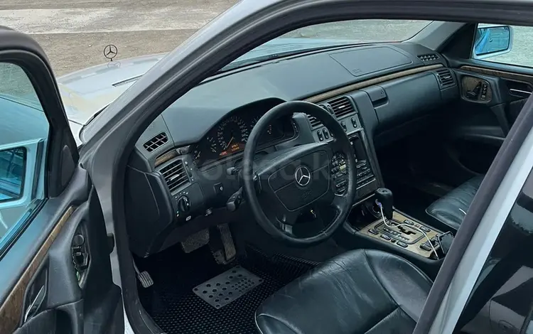 Mercedes-Benz E 320 1999 года за 4 000 000 тг. в Жанаозен