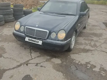 Mercedes-Benz E 280 1996 года за 2 700 000 тг. в Караганда