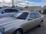 Mercedes-Benz E 280 1996 года за 1 300 000 тг. в Уральск – фото 2