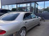 Mercedes-Benz E 280 1996 года за 1 300 000 тг. в Уральск – фото 4