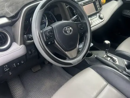 Toyota RAV4 2015 года за 5 800 000 тг. в Уральск – фото 2