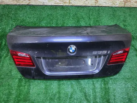 Крышка багажника BMW F10 за 80 000 тг. в Астана – фото 2