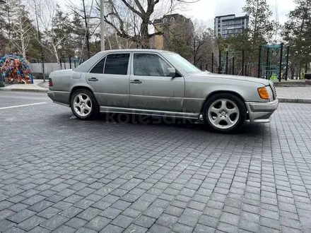 Mercedes-Benz E 230 1991 года за 1 350 000 тг. в Семей – фото 4