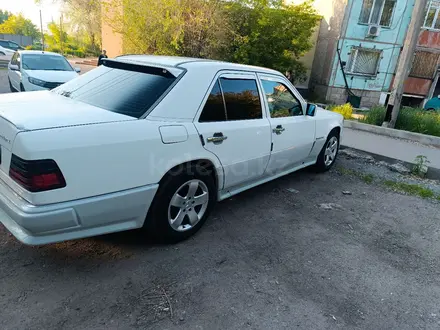 Mercedes-Benz E 220 1994 года за 2 000 000 тг. в Темиртау – фото 7