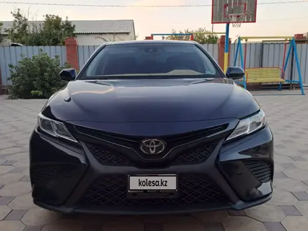 Toyota Camry 2017 года за 8 700 000 тг. в Атырау – фото 4