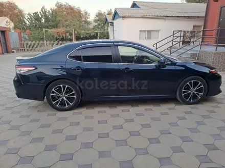 Toyota Camry 2017 года за 8 700 000 тг. в Атырау – фото 5