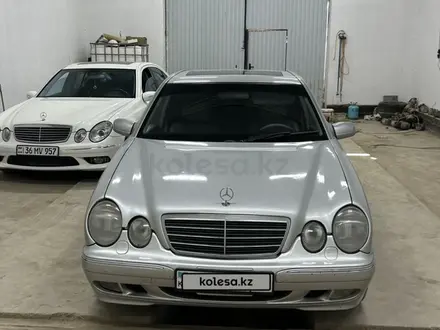 Mercedes-Benz E 320 2001 года за 4 100 000 тг. в Жанаозен – фото 2