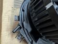 Моторчик печки Октавия А7 за 717 тг. в Актобе – фото 3