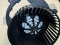 Моторчик печки Октавия А7 за 717 тг. в Актобе – фото 6