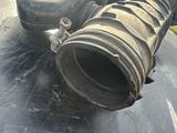 Патрубок воздуховода воздушного фильтра дросселя lexus is300 gs300 за 10 000 тг. в Алматы