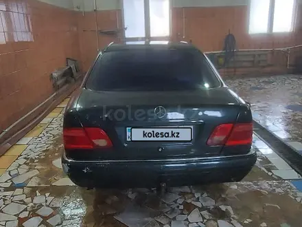 Mercedes-Benz E 230 1996 года за 1 350 000 тг. в Караганда – фото 2