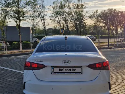 Hyundai Accent 2021 года за 7 850 000 тг. в Шымкент – фото 2