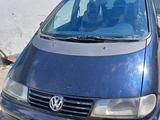 Volkswagen Sharan 1995 годаүшін1 800 000 тг. в Караганда