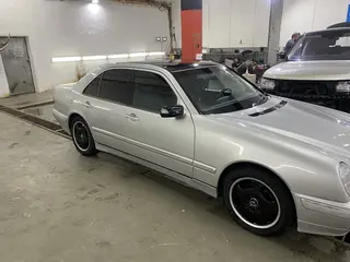 Mercedes-Benz E 320