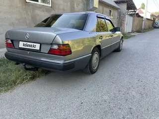 Mercedes-Benz E 230