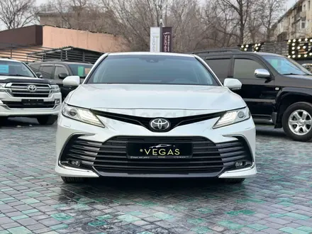 Toyota Camry 2021 года за 16 800 000 тг. в Тараз – фото 2