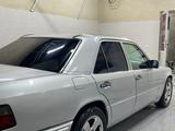 Mercedes-Benz E 220 1993 года за 2 100 000 тг. в Тараз – фото 2