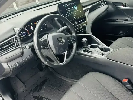 Toyota Camry 2023 года за 16 500 000 тг. в Актау – фото 6