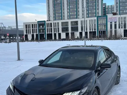 Toyota Camry 2023 года за 16 500 000 тг. в Актау