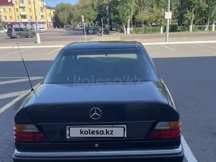 Mercedes-Benz E 230 1993 года за 2 100 000 тг. в Караганда – фото 4