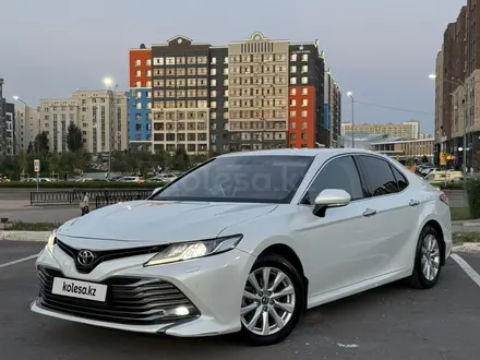 Toyota Camry 2018 года за 12 500 000 тг. в Астана – фото 2