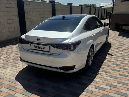 Lexus ES 250 2018 года за 22 000 000 тг. в Караганда – фото 4