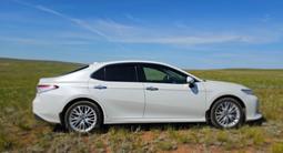 Toyota Camry 2019 года за 13 700 000 тг. в Актобе – фото 3