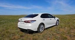 Toyota Camry 2019 года за 13 700 000 тг. в Актобе – фото 4