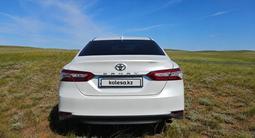 Toyota Camry 2019 года за 13 700 000 тг. в Актобе – фото 5